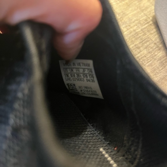 Boys adidas running shoes - Picture 9 of 10